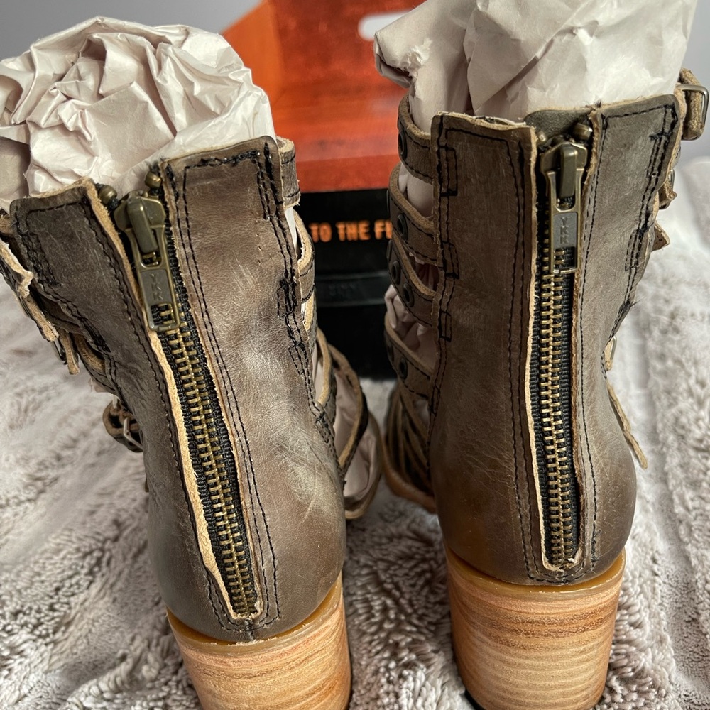 Handcrafted Black Gladiator Sandals - Picture 6 of 11